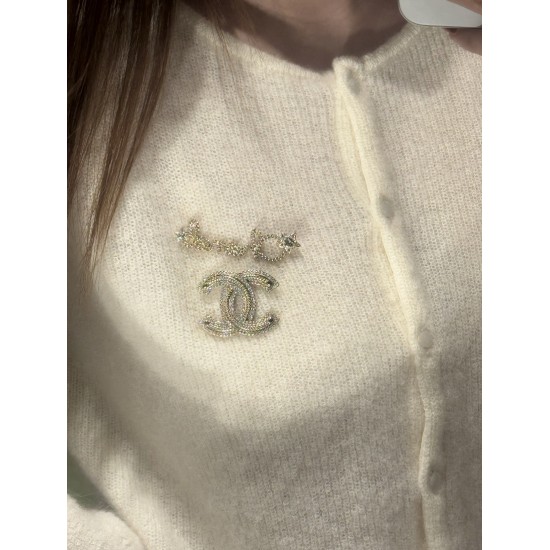 Chanel 25B Hollow Letter & Star Crystal Brooch