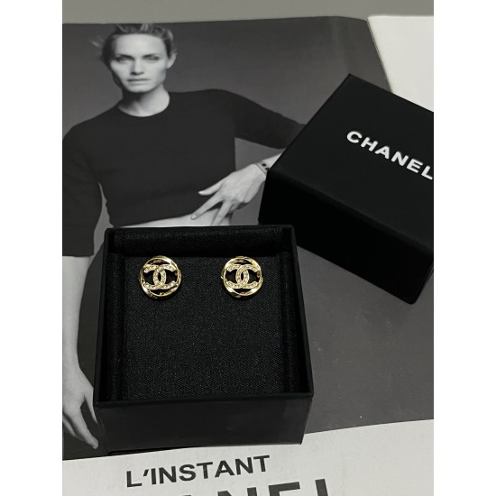 Chanel 25K Glossy Twisted Gold Round Stud Earrings