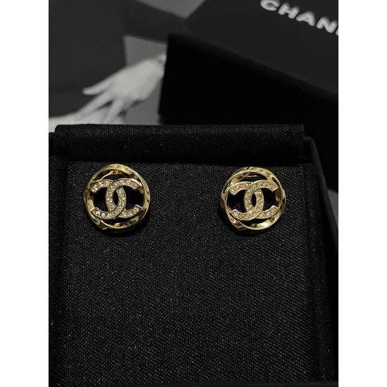 Chanel 25K Glossy Twisted Gold Round Stud Earrings