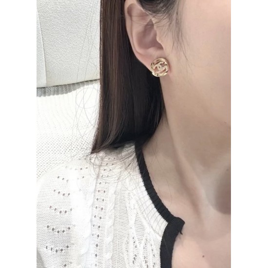 Chanel 25K Glossy Twisted Gold Round Stud Earrings