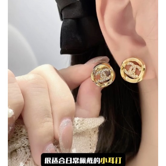 Chanel 25K Glossy Twisted Gold Round Stud Earrings