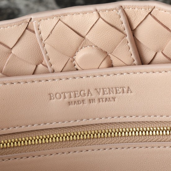 Bottega Veneta Medium Andiamo Bag - Beige - Intrecciato Nappa Leather Tote