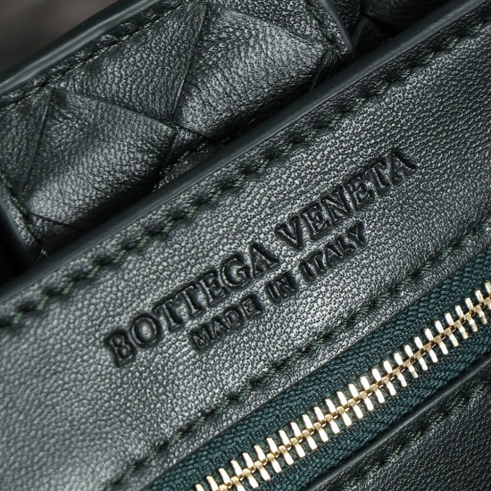 Bottega Veneta Medium Andiamo Bag - Green - Intrecciato Nappa Leather Tote