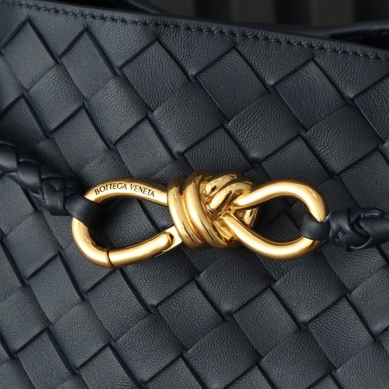 Bottega Veneta Medium Andiamo Bag - Blue - Intrecciato Nappa Leather Tote