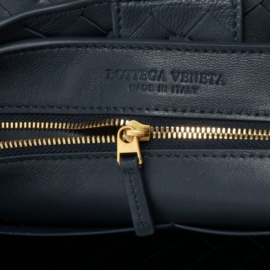 Bottega Veneta Medium Andiamo Bag - Blue - Intrecciato Nappa Leather Tote