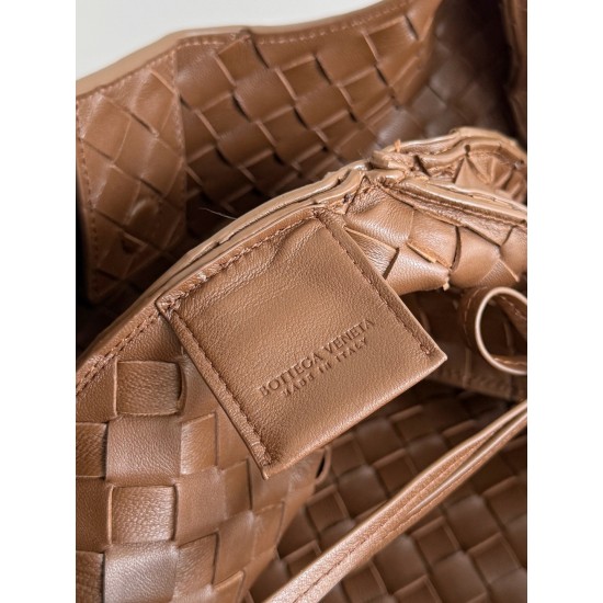B*V Campana Large Double-Sided Woven Leather Shoulder Bag - Hazelnut Brown