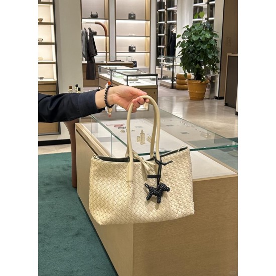 Bottega Veneta Medium Pinacoteca Nacoteca Tote (854371) 