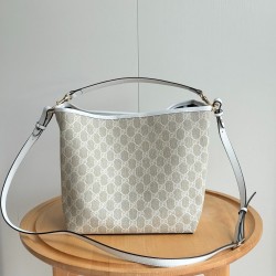 Gucci Emblem bucket bag Off white- Medium