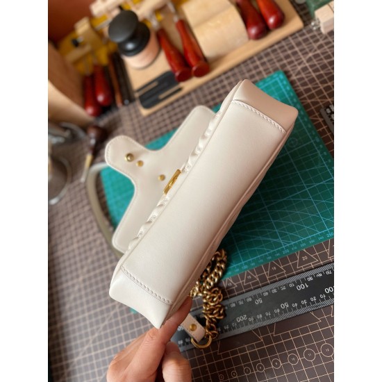 GUCCI GG Marmont Shoulder Bag – White Quilted