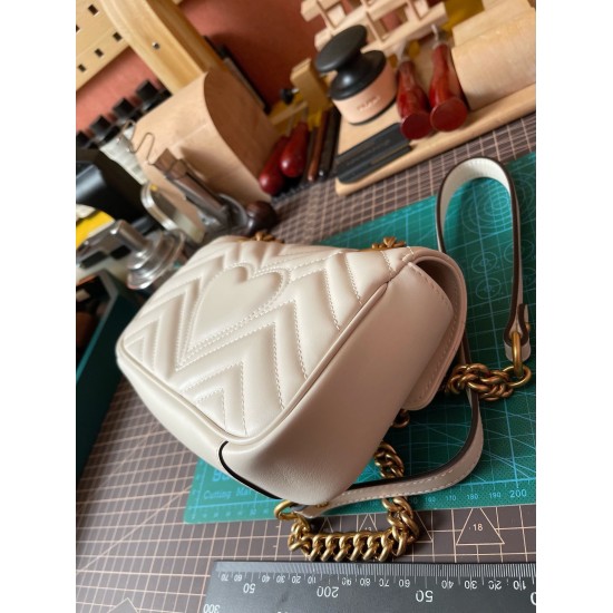 GUCCI GG Marmont Shoulder Bag – White Quilted