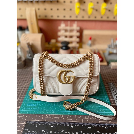 GUCCI GG Marmont Shoulder Bag – White Quilted