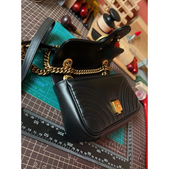 GUCCI GG Marmont Chain Shoulder Bag – Black Quilted