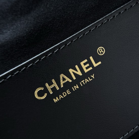 CHANEL 25 Handbag