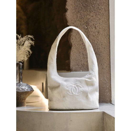 Chanel Coco Beach Large Embroidered Canvas Tote Bag – 25M Collection Chanel Coco Beach Large Embroidered Canvas Tote Bag – 25M Collection