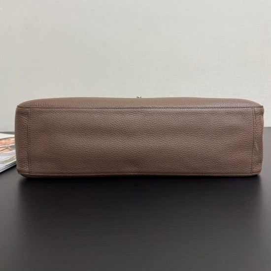 CHANEL Maxi Flapbag