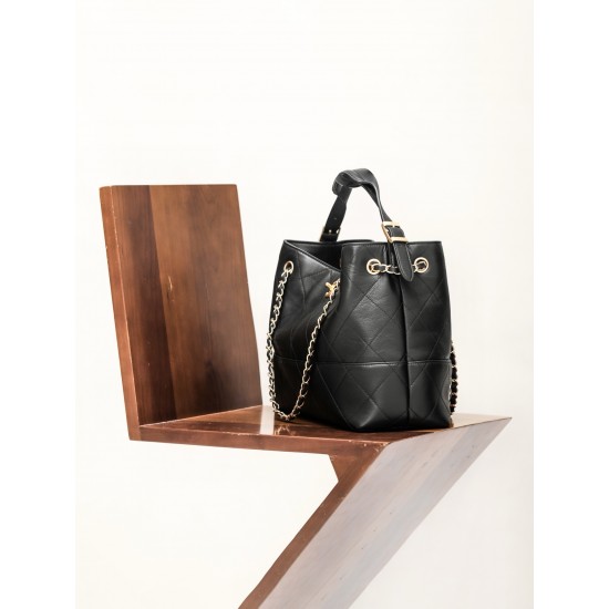 Chanel 25A Métiers d’Art Hobo Suede Bag - Black