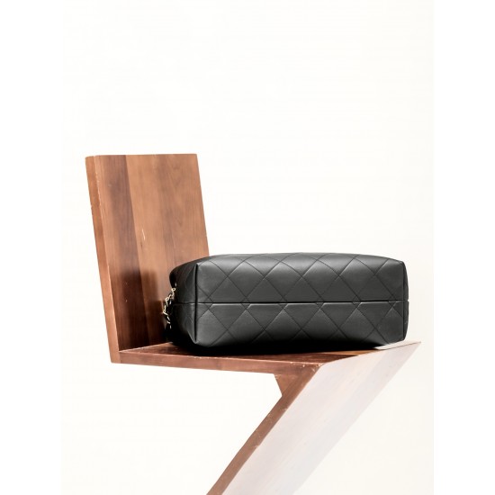 Chanel 25A Métiers d’Art Hobo Suede Bag - Black