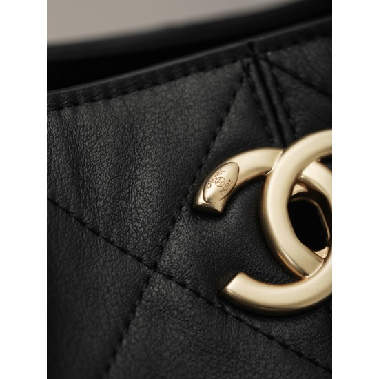 Chanel 25A Métiers d’Art Hobo Suede Bag - Black