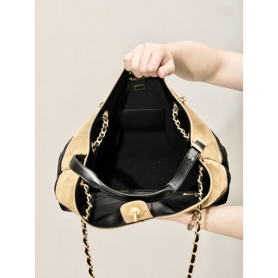 Chanel 25A Métiers d’Art Hobo Suede Bag