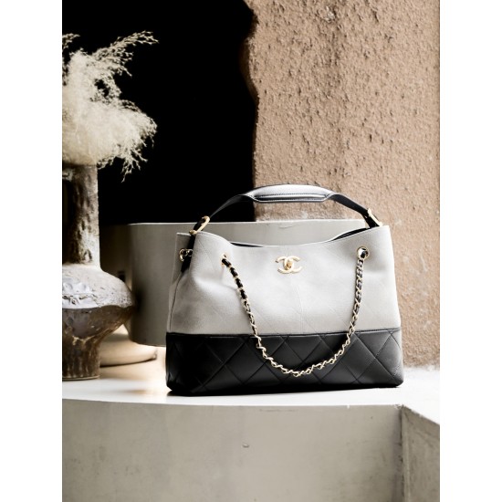 Chanel 25A Métiers d’Art Hobo Suede Bag - Grey