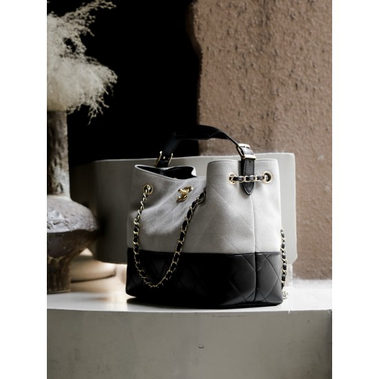 Chanel 25A Métiers d’Art Hobo Suede Bag - Grey