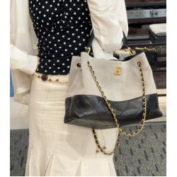 Chanel 25A Métiers d’Art Hobo Suede Bag - Grey