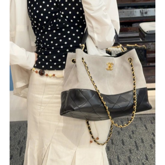 Chanel 25A Métiers d’Art Hobo Suede Bag