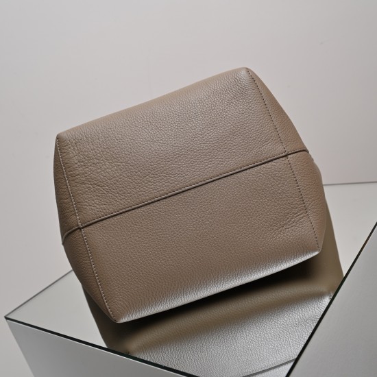 THE ROW Large N/S Park Tote Leather Bucket Bag - Ivory