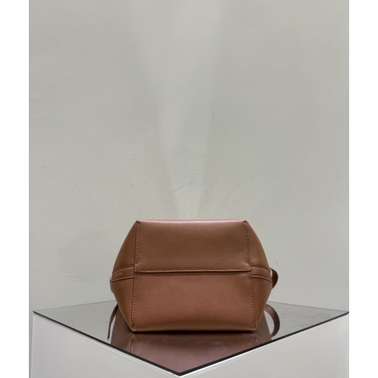 THE ROW Medium Park Leather Bucket Bag - Tan