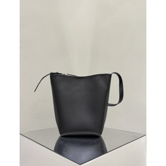 THE ROW Medium Park Leather Bucket Bag - Black