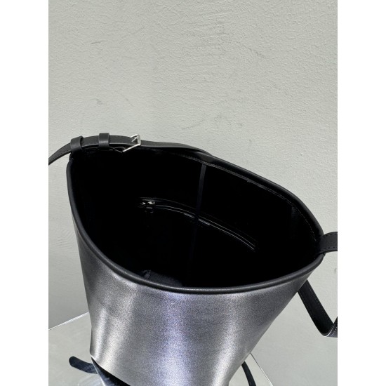 THE ROW Medium Park Leather Bucket Bag - Black