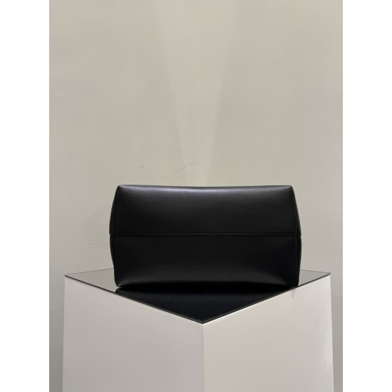 THE ROW Terrasse Smooth Saddle Leather Bag - Black