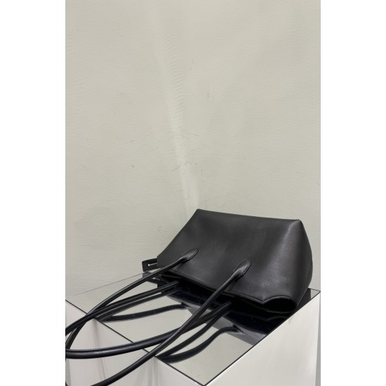THE ROW Terrasse Smooth Saddle Leather Bag - Black