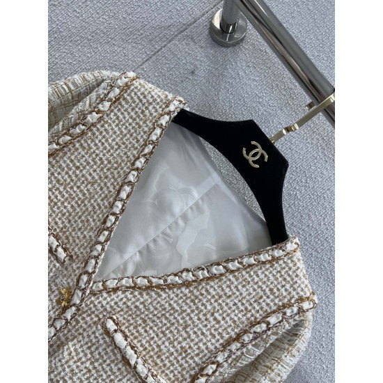 Chanel 26C Métiers d’Art Tweed Jacket | V-Neck Gold Thread Tweed Blazer