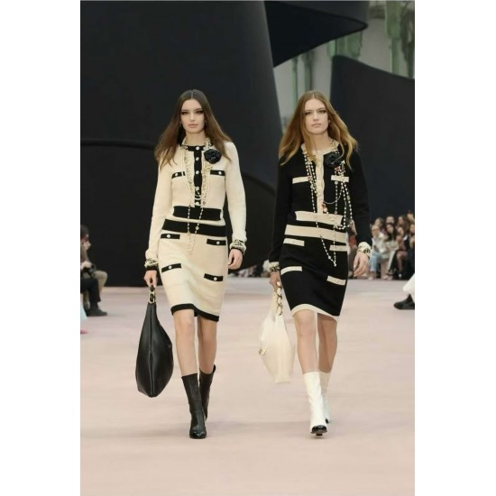 Chanel 26K Métiers d’Art Cashmere White Knit Cardigan | Layered Look Bow Button Cardigan