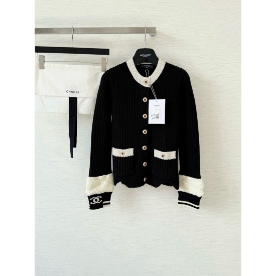 Chanel 25N Ski Collection Cashmere Blend Cardigan | Black Knit with Gold Buttons