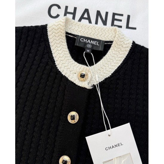Chanel 25N Ski Collection Cashmere Blend Cardigan | Black Knit with Gold Buttons