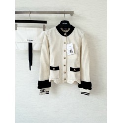 Chanel 25N Ski Collection Cashmere Blend Cardigan | White Knit with Gold Buttons