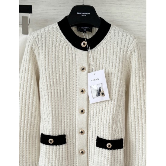 Chanel 25N Ski Collection Cashmere Blend Cardigan | White Knit with Gold Buttons