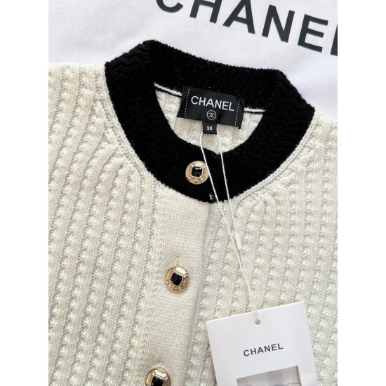 Chanel 25N Ski Collection Cashmere Blend Cardigan | White Knit with Gold Buttons