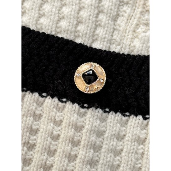 Chanel 25N Ski Collection Cashmere Blend Cardigan | White Knit with Gold Buttons