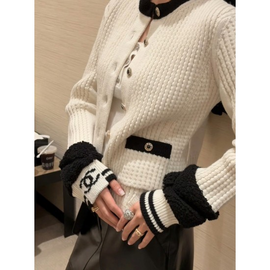 Chanel 25N Ski Collection Cashmere Blend Cardigan | White Knit with Gold Buttons