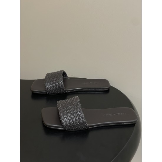 BV Palazzo Woven Leather Slides - Brown
