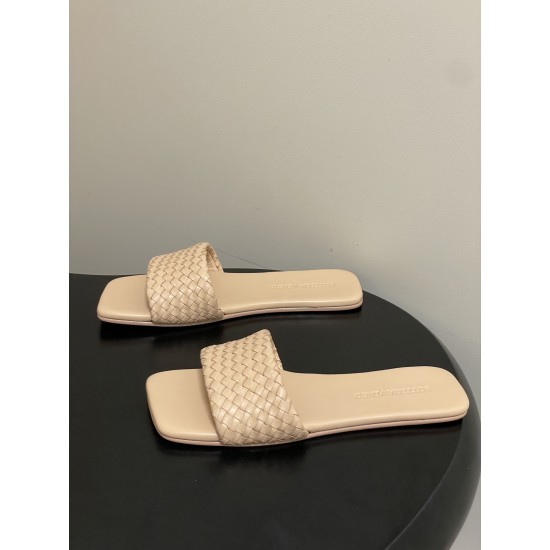BV Palazzo Woven Leather Slides