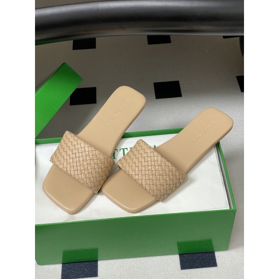 BV Palazzo Woven Leather Slides