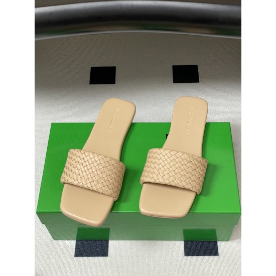 BV Palazzo Woven Leather Slides