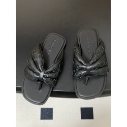 BV Salsa Puffy Woven Leather Thong Sandals- Black