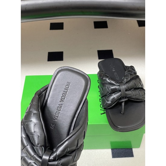 BV Salsa Puffy Woven Leather Thong Sandals- Black
